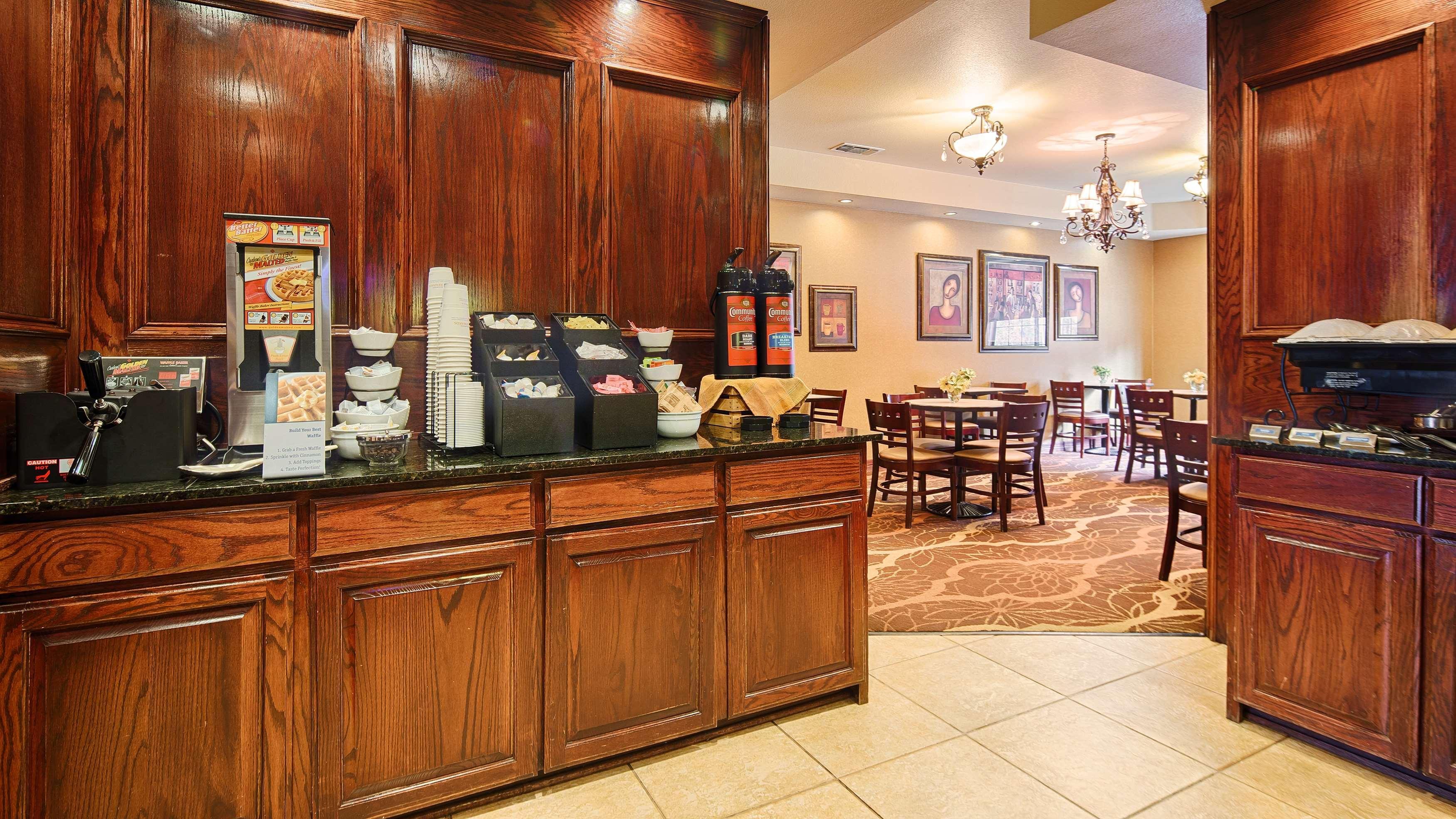 Best Western Plus Crown Colony Inn & Suites Lufkin Εξωτερικό φωτογραφία