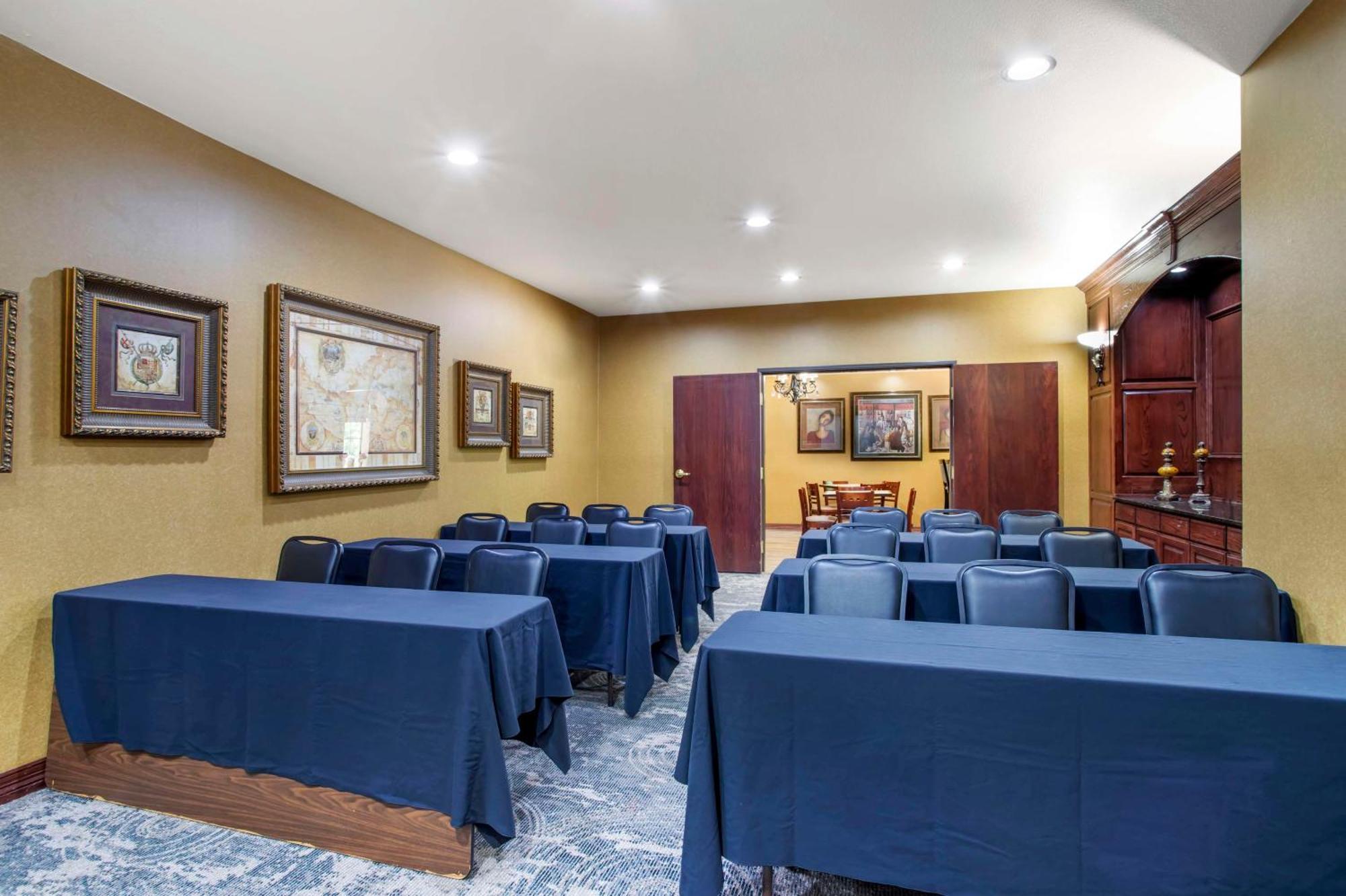 Best Western Plus Crown Colony Inn & Suites Lufkin Εξωτερικό φωτογραφία