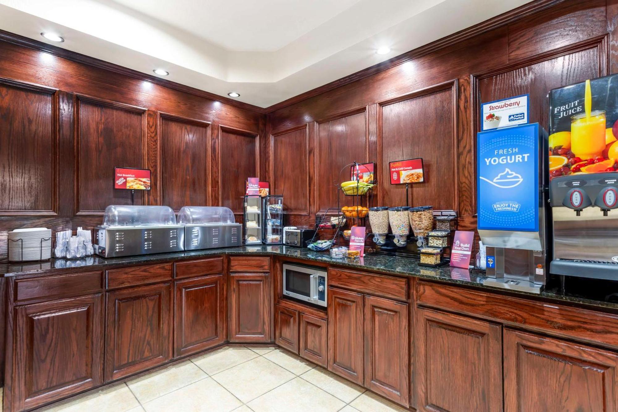 Best Western Plus Crown Colony Inn & Suites Lufkin Εξωτερικό φωτογραφία