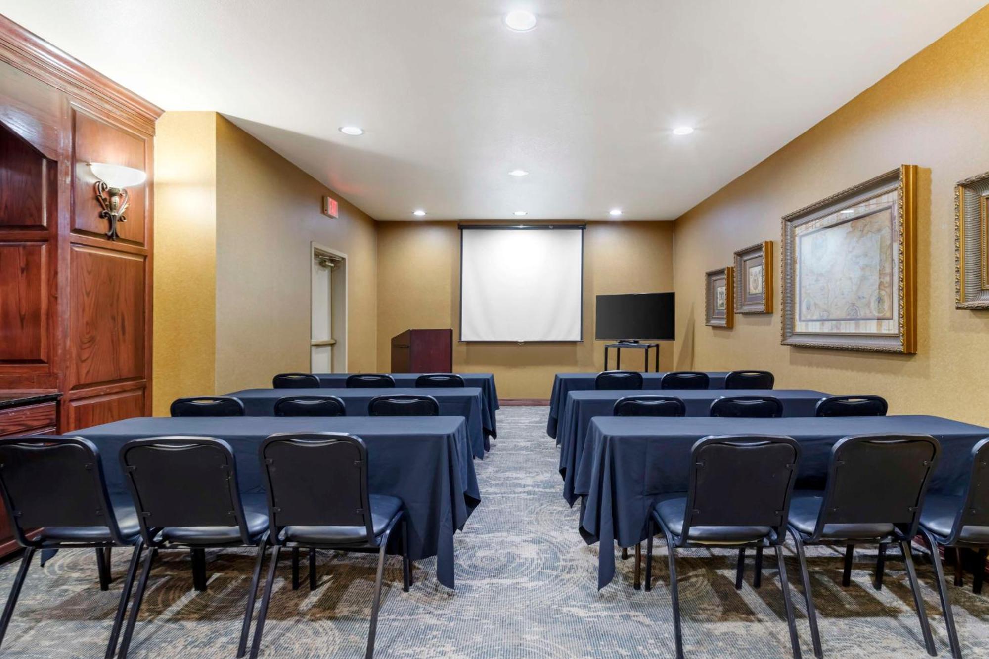 Best Western Plus Crown Colony Inn & Suites Lufkin Εξωτερικό φωτογραφία