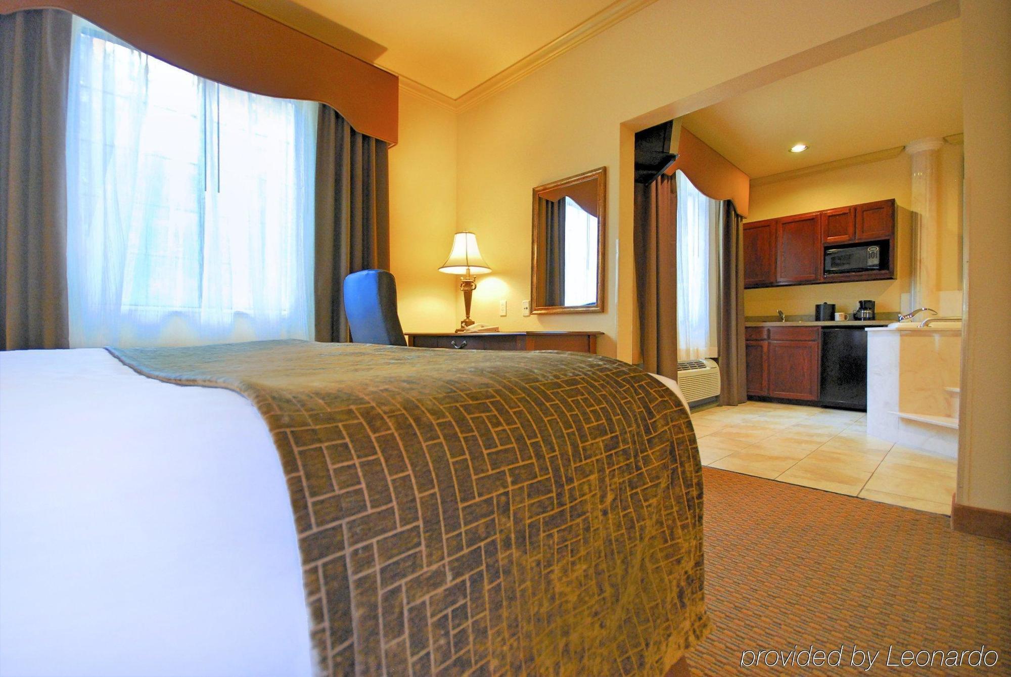 Best Western Plus Crown Colony Inn & Suites Lufkin Εξωτερικό φωτογραφία