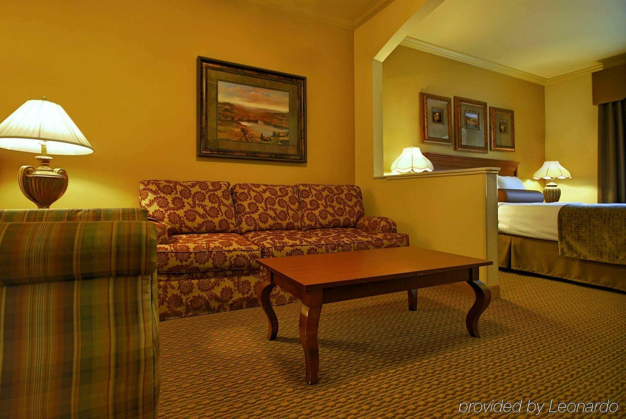 Best Western Plus Crown Colony Inn & Suites Lufkin Εξωτερικό φωτογραφία