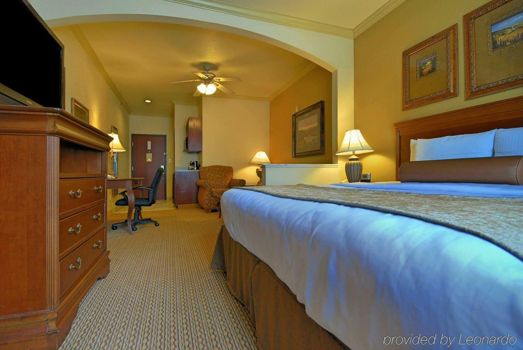 Best Western Plus Crown Colony Inn & Suites Lufkin Εξωτερικό φωτογραφία
